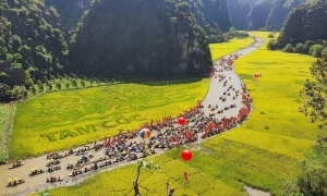 Hanoi - Halong - Ninh Binh - Water Puppet show - Buffet dinner (5ds 4ns Package)